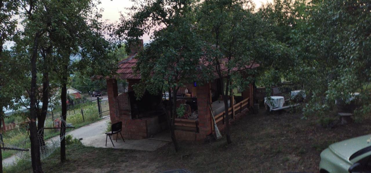 Bungalovi api-centar Gornji Milanovac Exterior foto